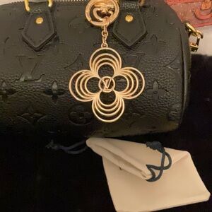 Elegant Gold Key Holder/ Bag Charm KCM277